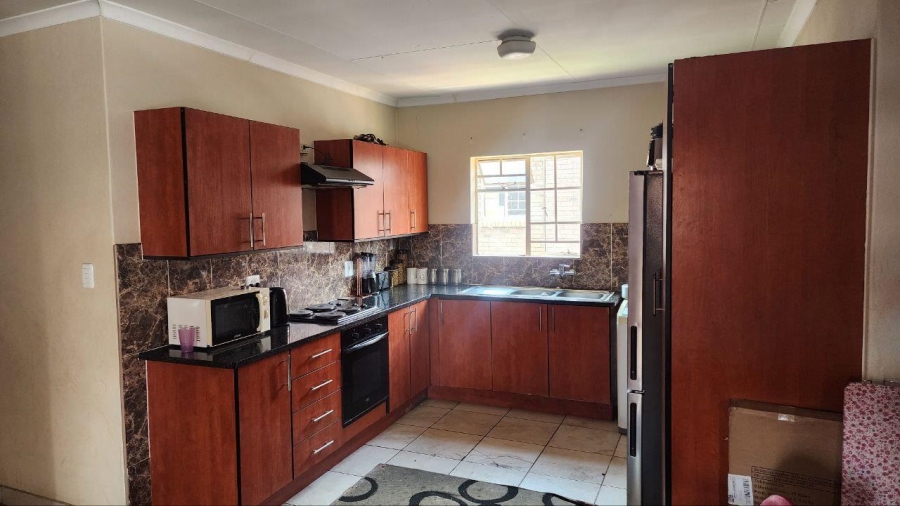 To Let 3 Bedroom Property for Rent in Waterval East North West